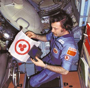 В Музее Н.К. Рериха космонавт А.Н. Баландин подпишет филателистам новые конверты
