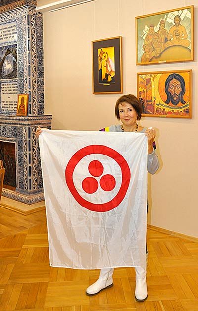   В новосибирском Музее Рериха появилось Знамя Мира, побывавшее на Эльбрусе