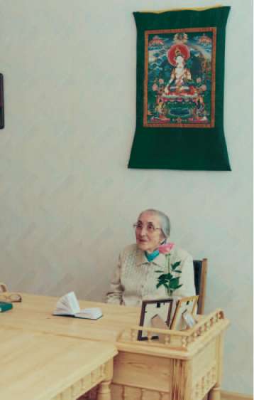Н.Д.Спирина в своём рабочем кабинете. 2002 г.